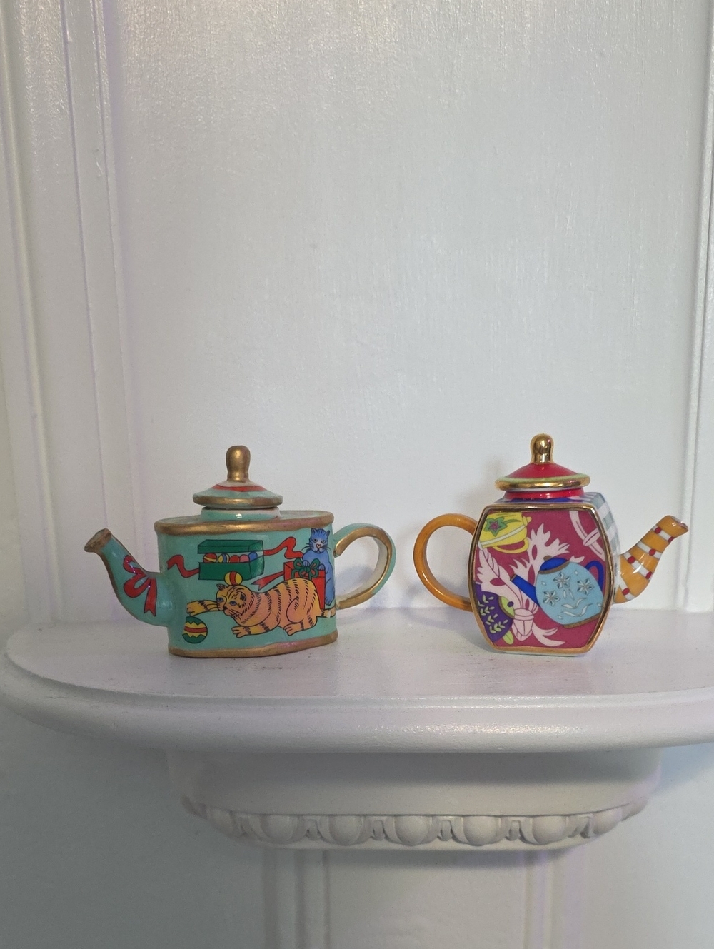 Rare Find Pair Of Vivian Chan Collectable Miniture Tea Pots Porcelian.